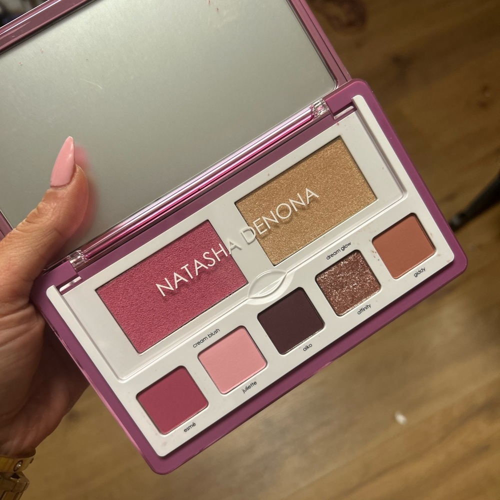 Hello Kitty Foundation Collection - Pink, Green, Gold, Tan